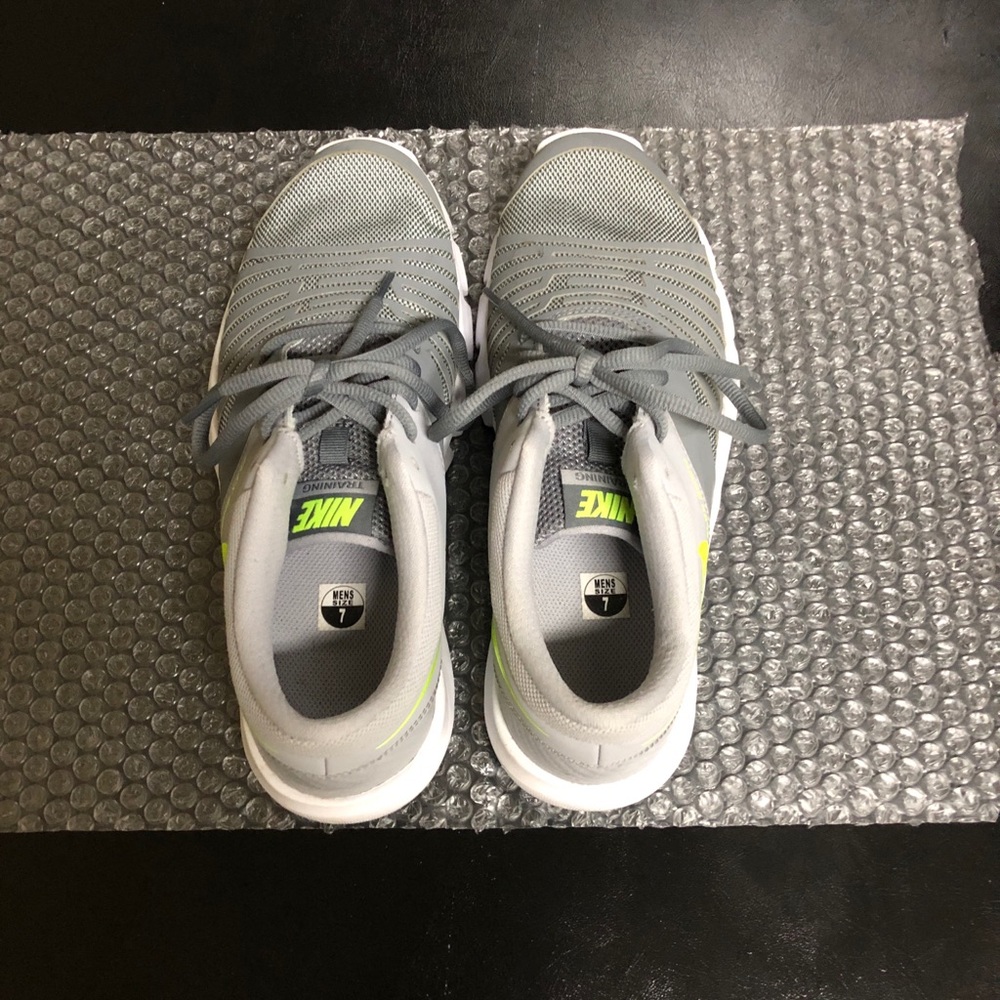 Shoes - Picture 2 of 6